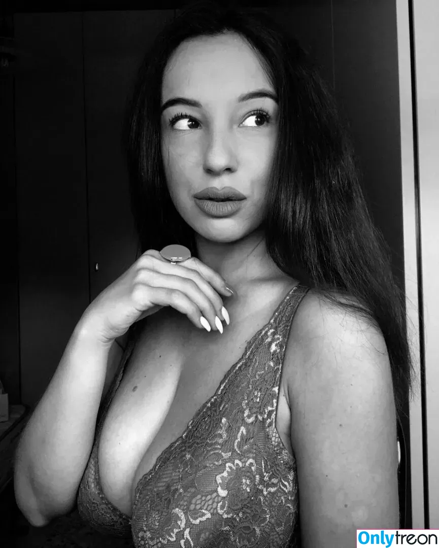 Gianclaudia Di Giacomo nude photo #0209 (gianclaudia_digiacomo / gianclaudiadigiacomo)