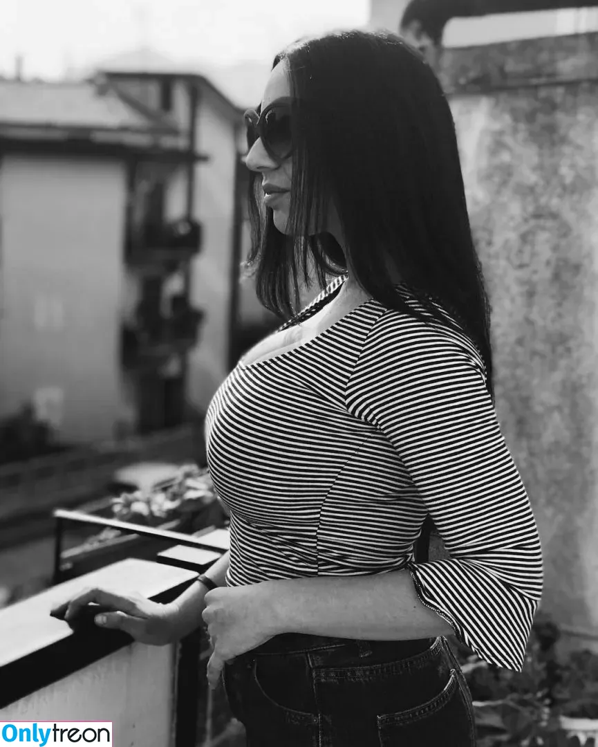 Gianclaudia Di Giacomo nude photo #0306 (gianclaudia_digiacomo / gianclaudiadigiacomo)
