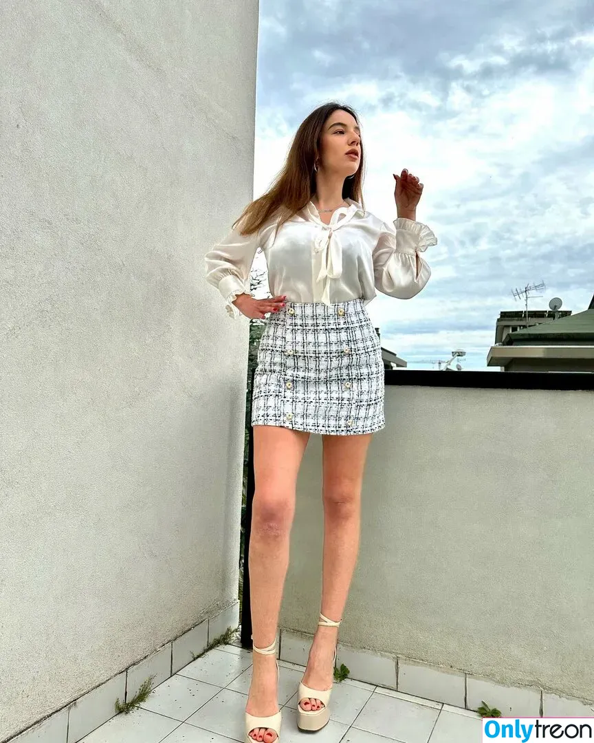 Gianclaudia Di Giacomo nude photo #0400 (gianclaudia_digiacomo / gianclaudiadigiacomo)