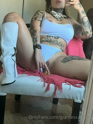 giantess.ashley / giantess.ashley5 nude photo #0029