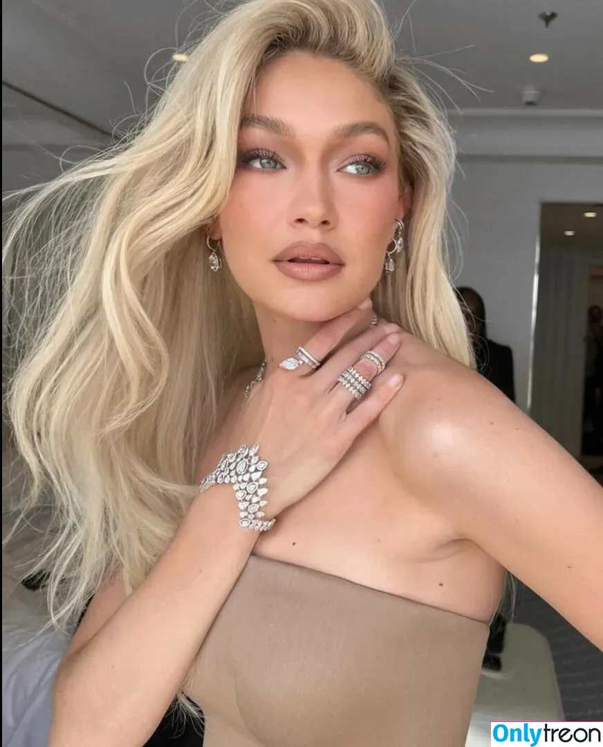 Gigi Hadid голая photo #0309 (aaliyahhadid / gigihadid)