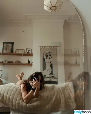 gigi.shows / gigihadid nude photo #0002