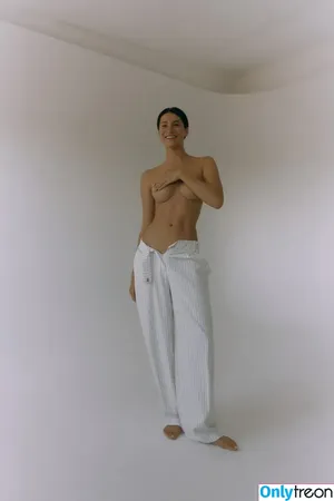 Gigi Skubis / gigisays.hi nude photo #0032