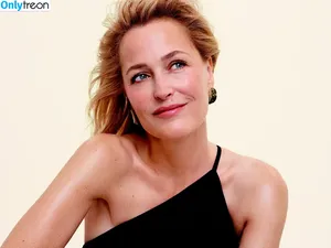 Gillian Anderson / GillianA фото голая #0605