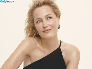 Gillian Anderson / GillianA фото голая #0606