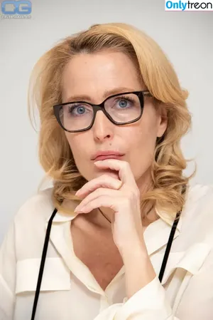 Gillian Anderson / GillianA nude photo #0625
