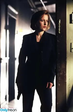 Gillian Anderson / GillianA nude photo #0633
