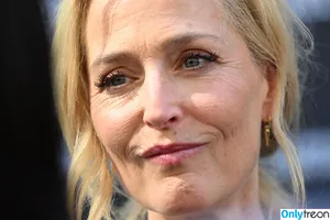 Gillian Anderson / gilliana nude photo #0677