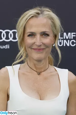Gillian Anderson / gilliana nude photo #0685