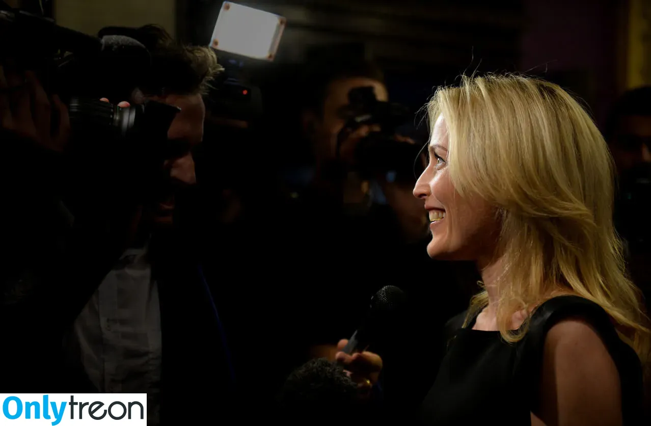 Gillian Anderson голая photo #0095 (GillianA)
