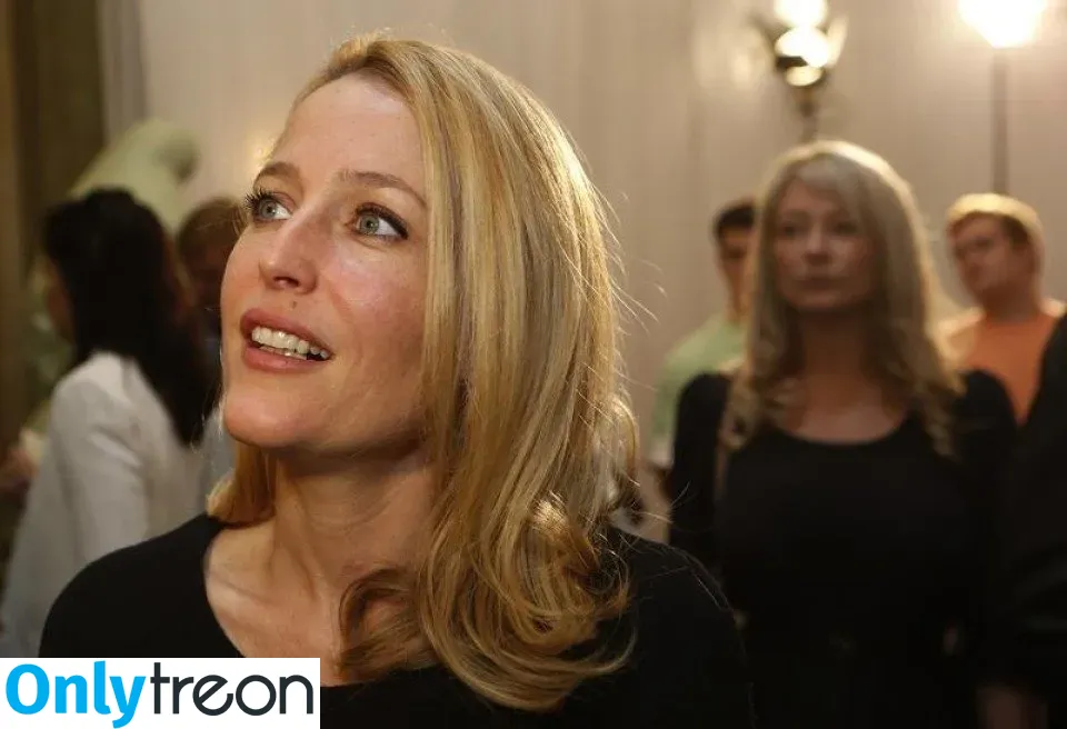 Gillian Anderson голая photo #0096 (GillianA)
