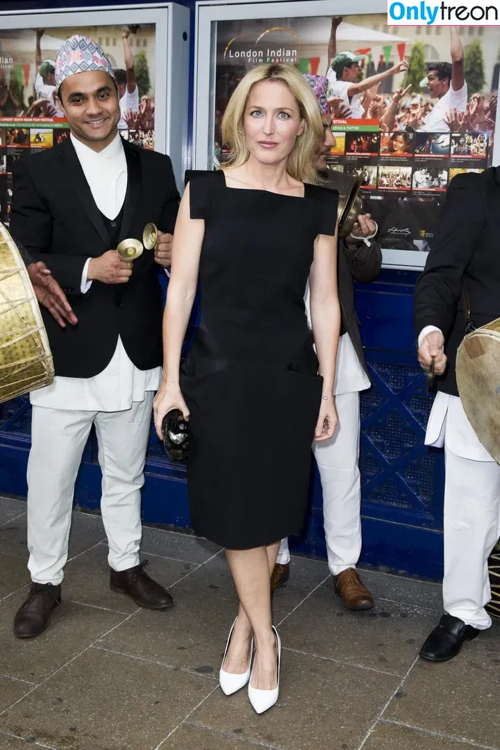 Gillian Anderson nude photo #0099 (GillianA)