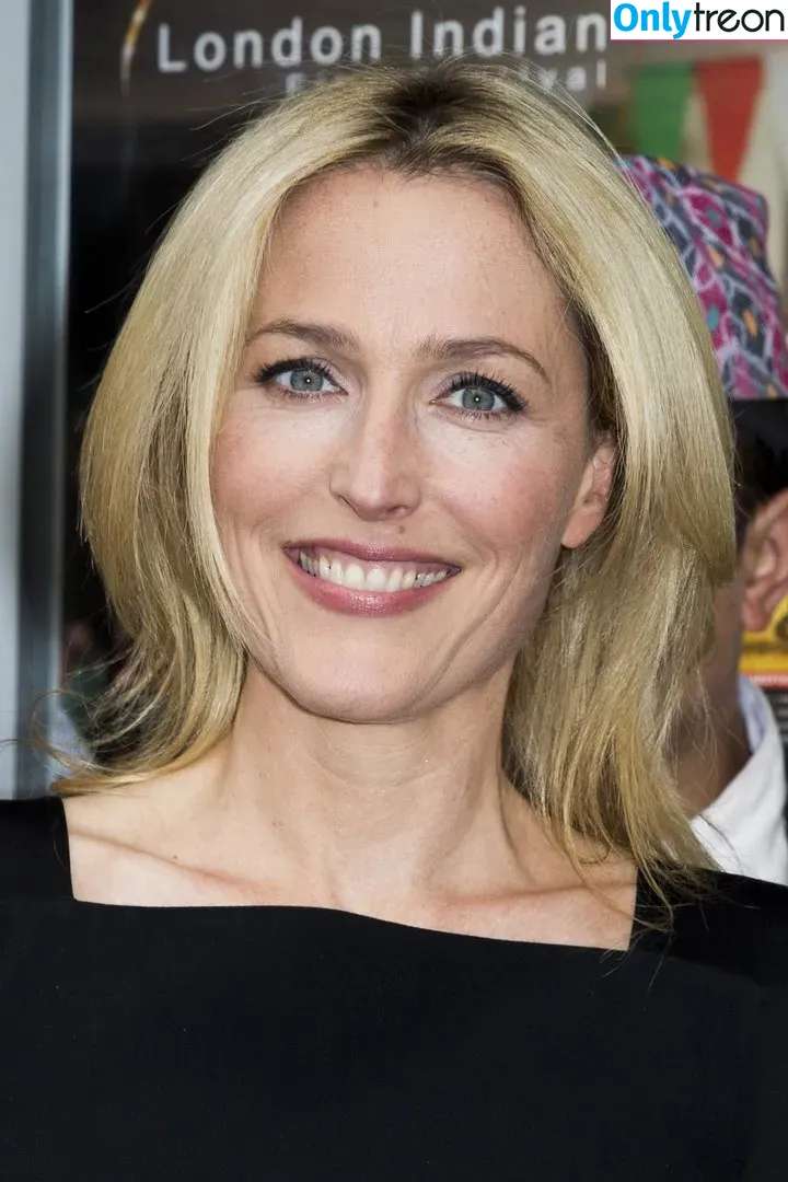 Gillian Anderson nude photo #0100 (GillianA)
