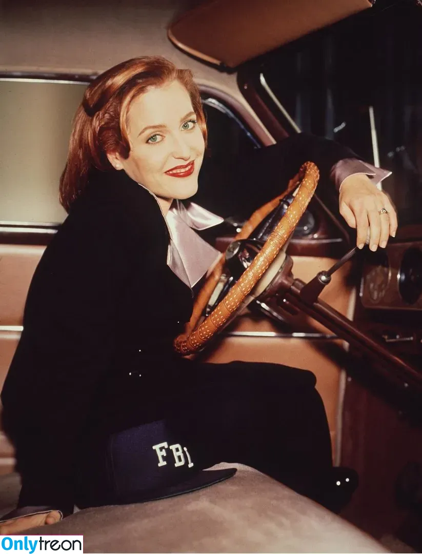Gillian Anderson голая photo #0120 (GillianA)