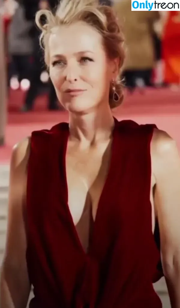 Gillian Anderson голая photo #0217 (GillianA)