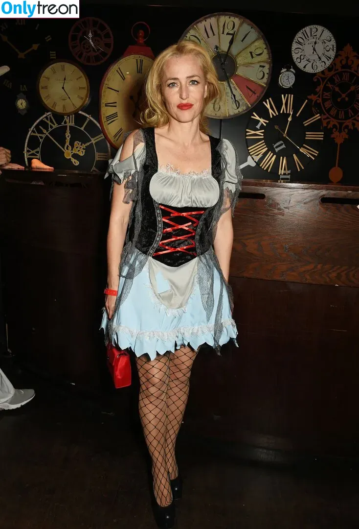 Gillian Anderson голая photo #0246 (GillianA)