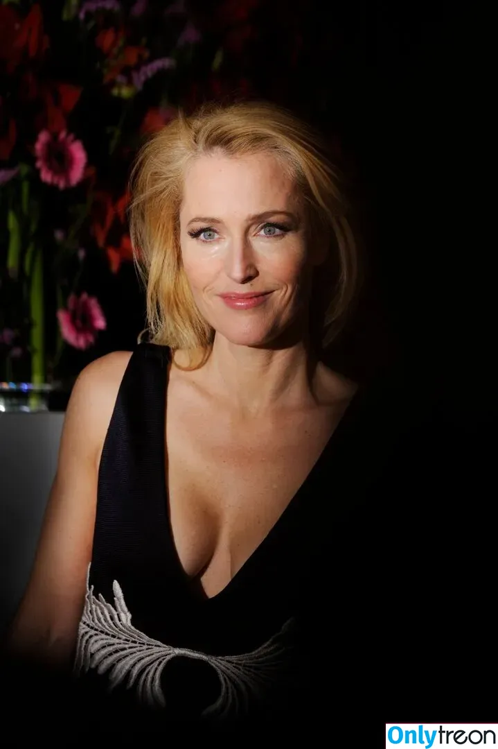 Gillian Anderson nude photo #0270 (GillianA)