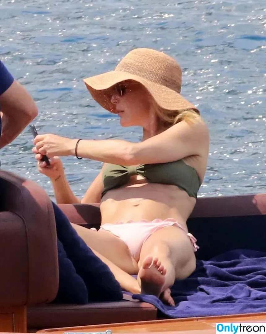Gillian Anderson nude photo #0272 (GillianA)