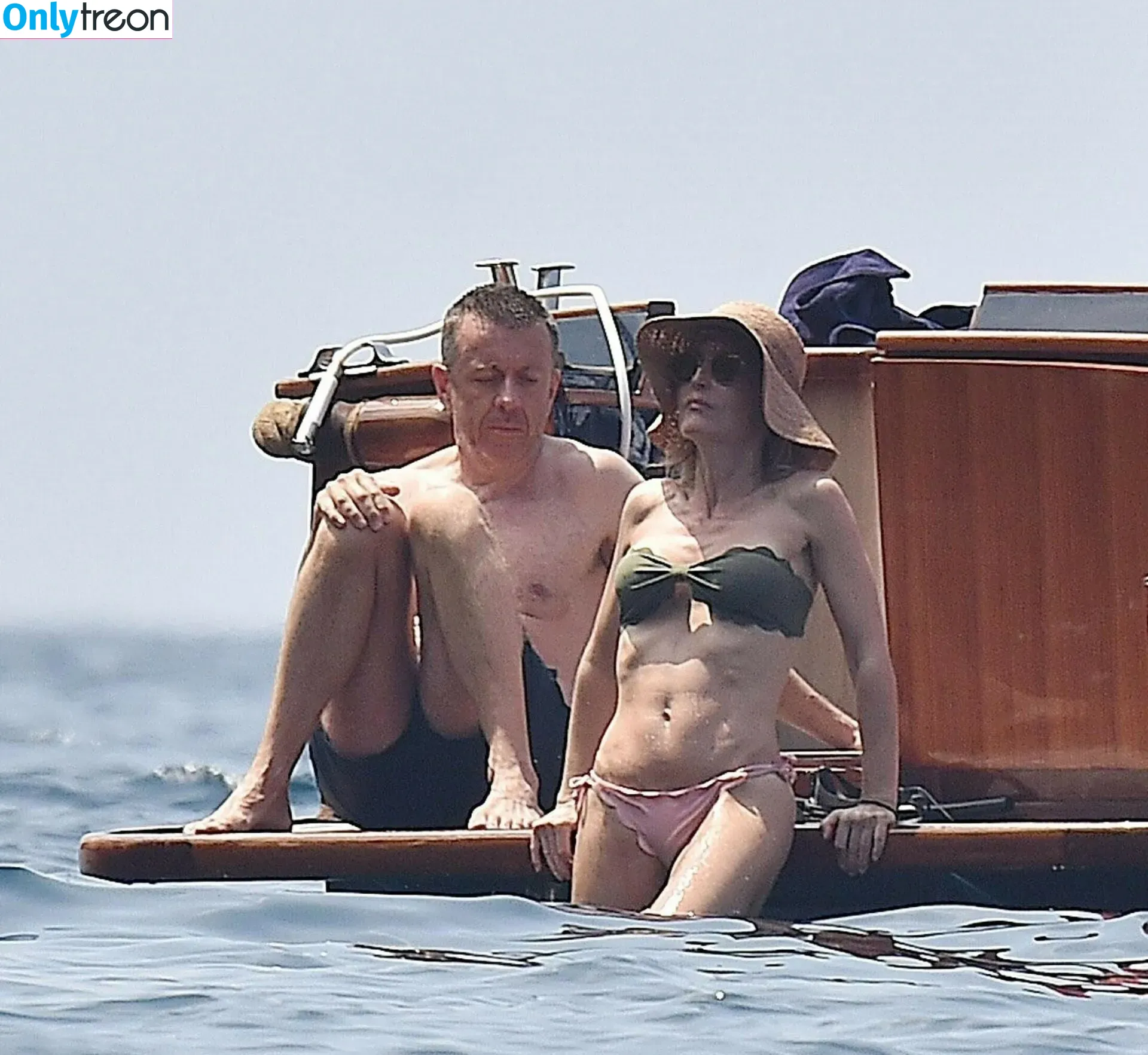 Gillian Anderson nude photo #0299 (GillianA)