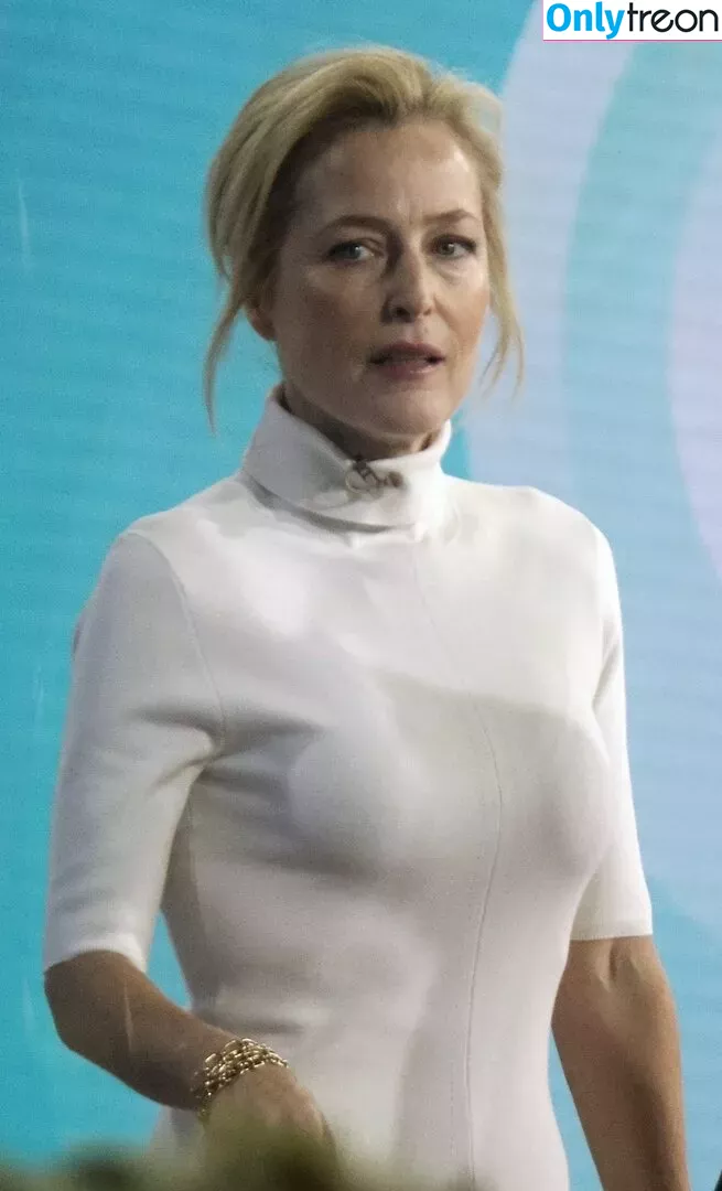 Gillian Anderson nude photo #0359 (GillianA)