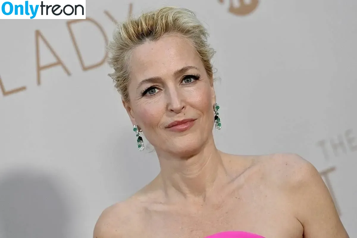 Gillian Anderson nude photo #0617 (GillianA)