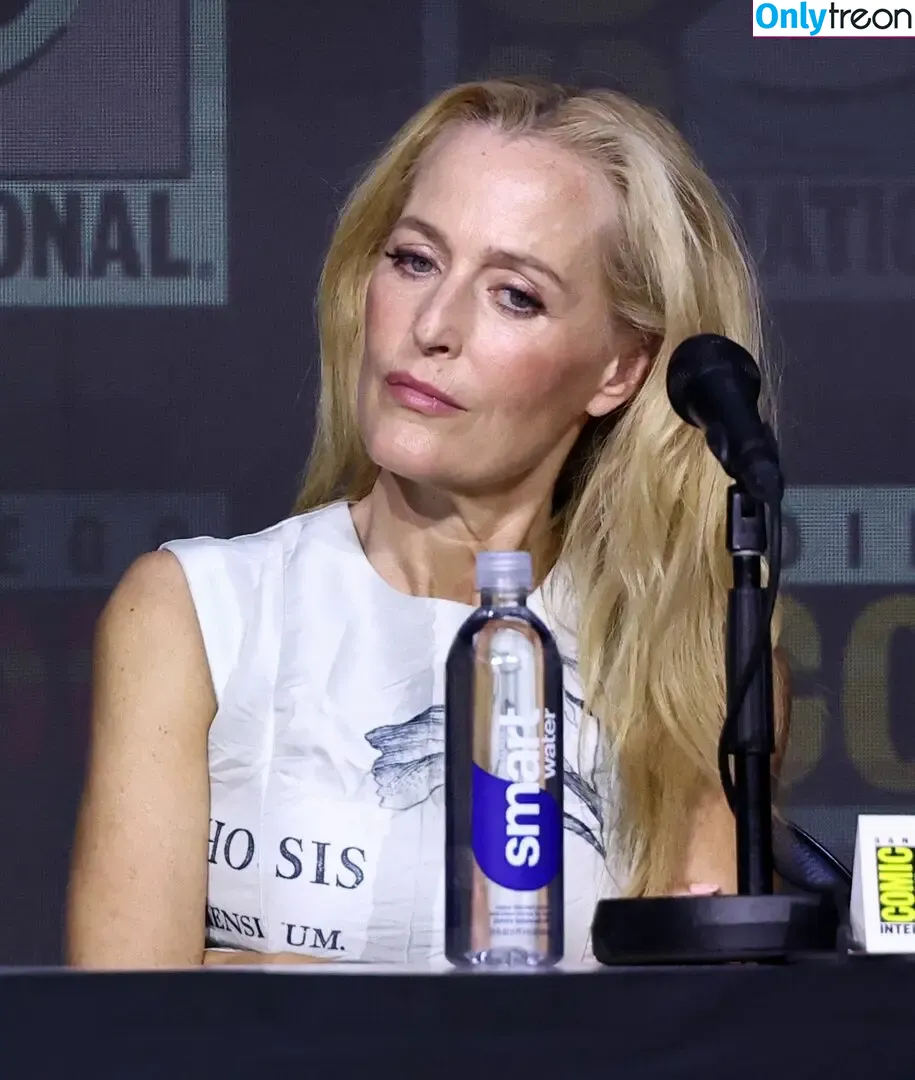 Gillian Anderson nude photo #0703 (gilliana)
