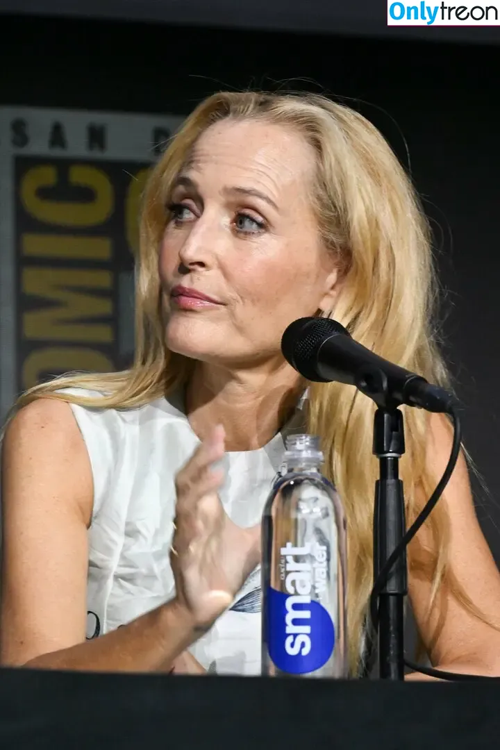 Gillian Anderson nude photo #0704 (gilliana)