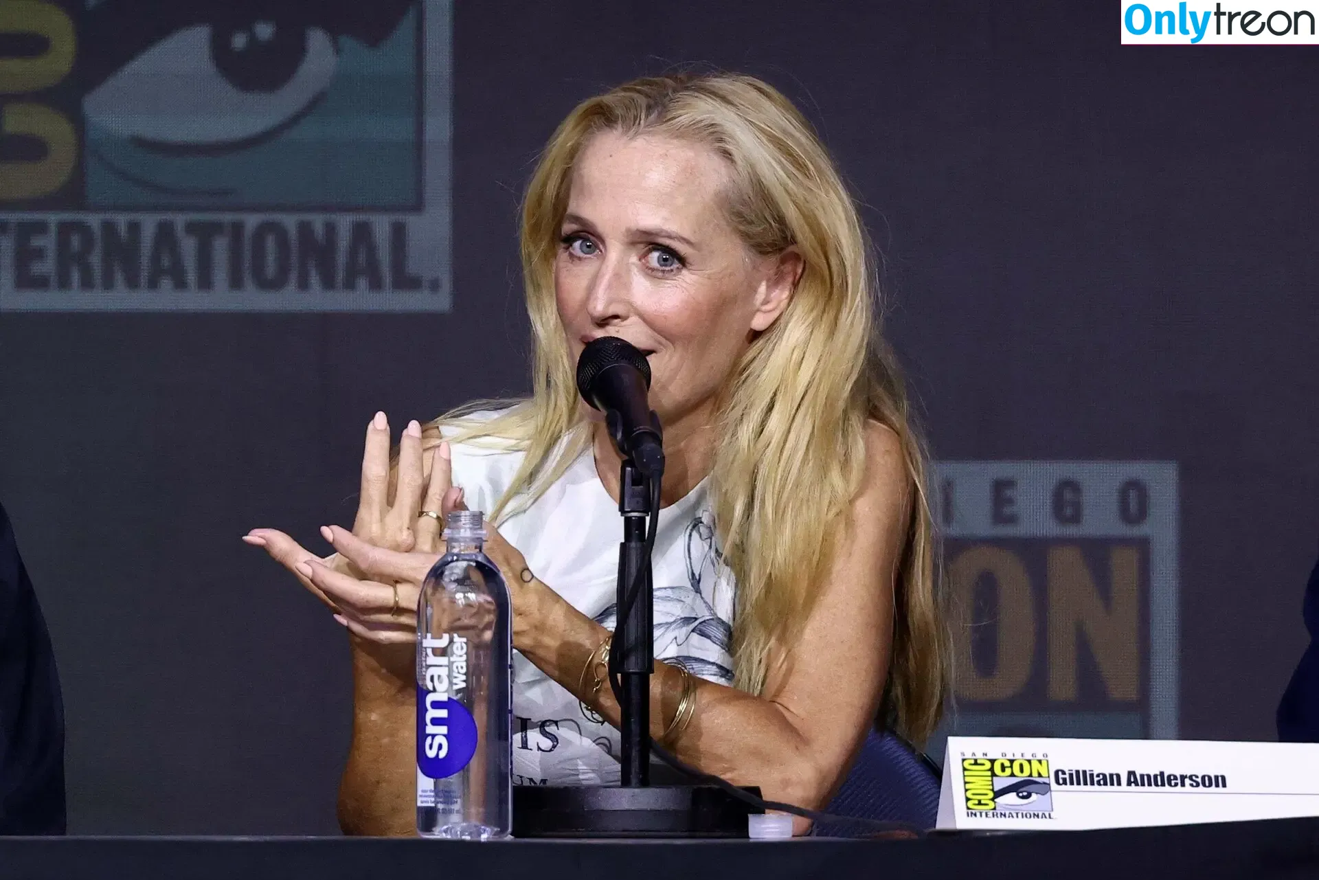 Gillian Anderson nude photo #0705 (gilliana)