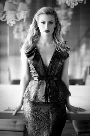 Gillian Jacobs / gillianjacobsofficial nude photo #0182