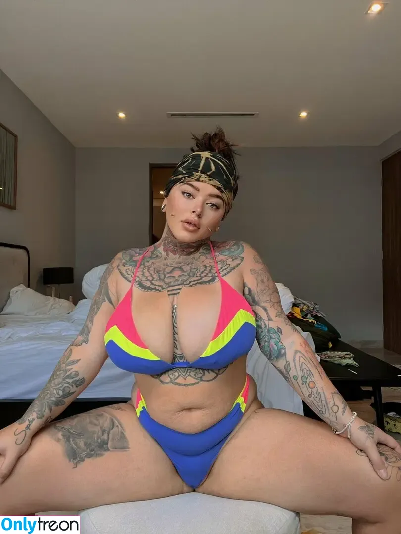 GillianJuggs nude photo #0026 (gillisbeenaughty / mom.mamilky)