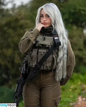 Girls With Guns / Firearms / mia.nicole.23 / wifi_diaries nude photo #0535