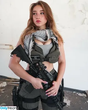 Girls With Guns / Firearms / mia.nicole.23 / wifi_diaries фото голая #0556