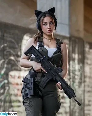 Girls With Guns / Firearms / mia.nicole.23 / wifi_diaries фото голая #0596
