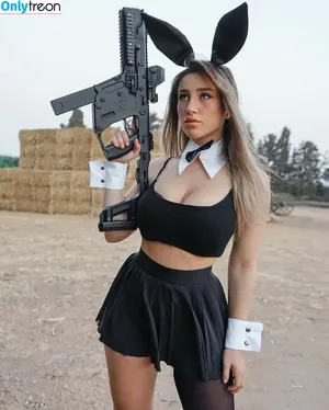 Girls With Guns / Firearms / mia.nicole.23 / wifi_diaries фото голая #0604