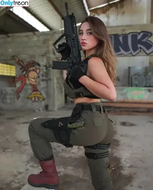 Girls With Guns / Firearms / mia.nicole.23 / wifi_diaries фото голая #0610