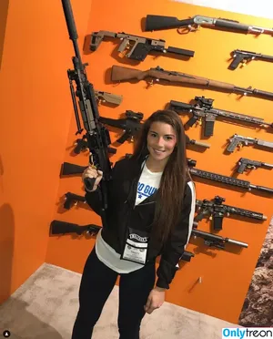 Girls With Guns / Firearms / mia.nicole.23 / wifi_diaries фото голая #0613
