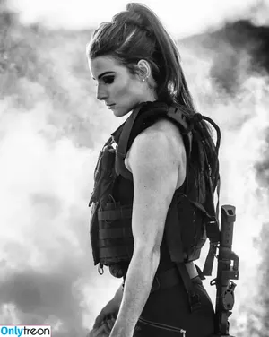 Girls With Guns / Firearms / mia.nicole.23 / wifi_diaries фото голая #0627