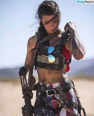 Girls With Guns / Firearms / mia.nicole.23 / wifi_diaries фото голая #0632