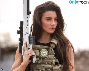 Girls With Guns / Firearms / mia.nicole.23 / wifi_diaries фото голая #0636