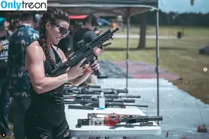 Girls With Guns / Firearms / mia.nicole.23 / wifi_diaries фото голая #0638
