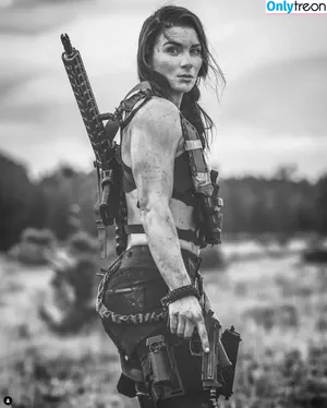 Girls With Guns / Firearms / mia.nicole.23 / wifi_diaries фото голая #0639