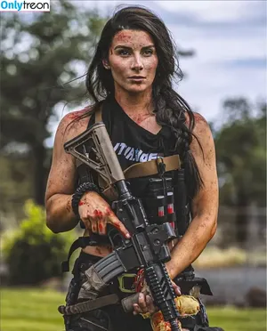 Girls With Guns / Firearms / mia.nicole.23 / wifi_diaries фото голая #0640