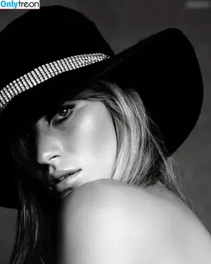 Gisele Bündchen / gisele / giseleofficial фото голая #0514