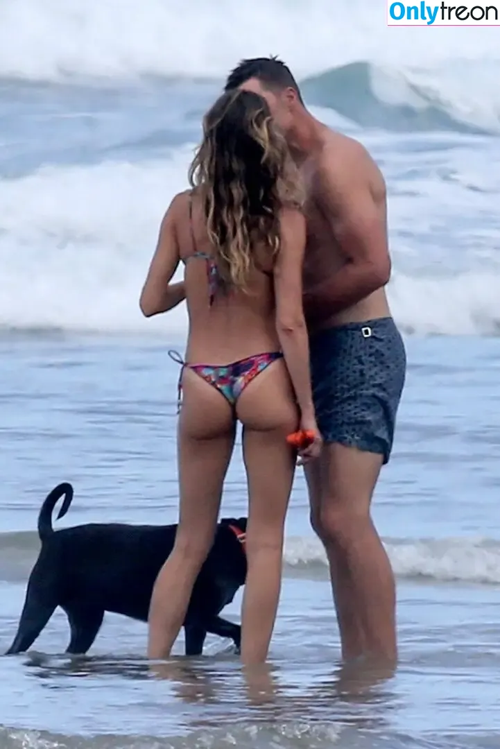Gisele Bündchen nude photo #0481 (gisele / giseleofficial)