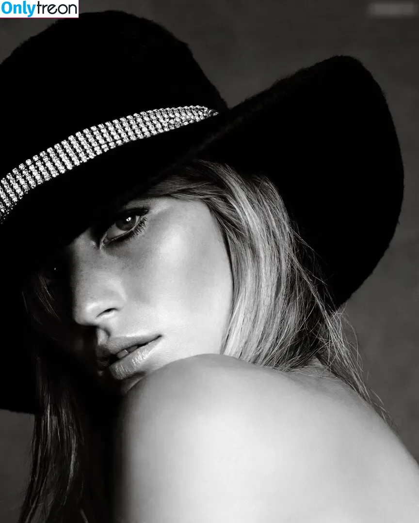 Gisele Bündchen голая photo #0514 (gisele / giseleofficial)