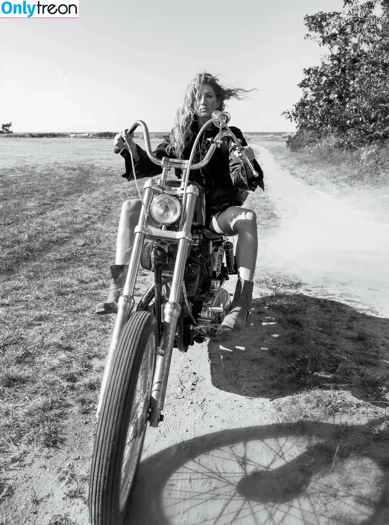 Gisele Bündchen голая photo #0017 (gisele)