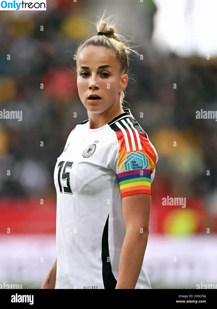 Giulia Gwinn nude photo #0358 (giulia_gwinn / giuliagwinn)