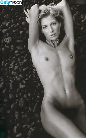 Giulia Siegel / giuliasiegel nude photo #0005