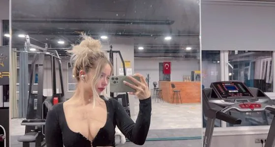 Gizem Bagdacicek / gizembagdacicekk / gizemsavagex nude photo #0026
