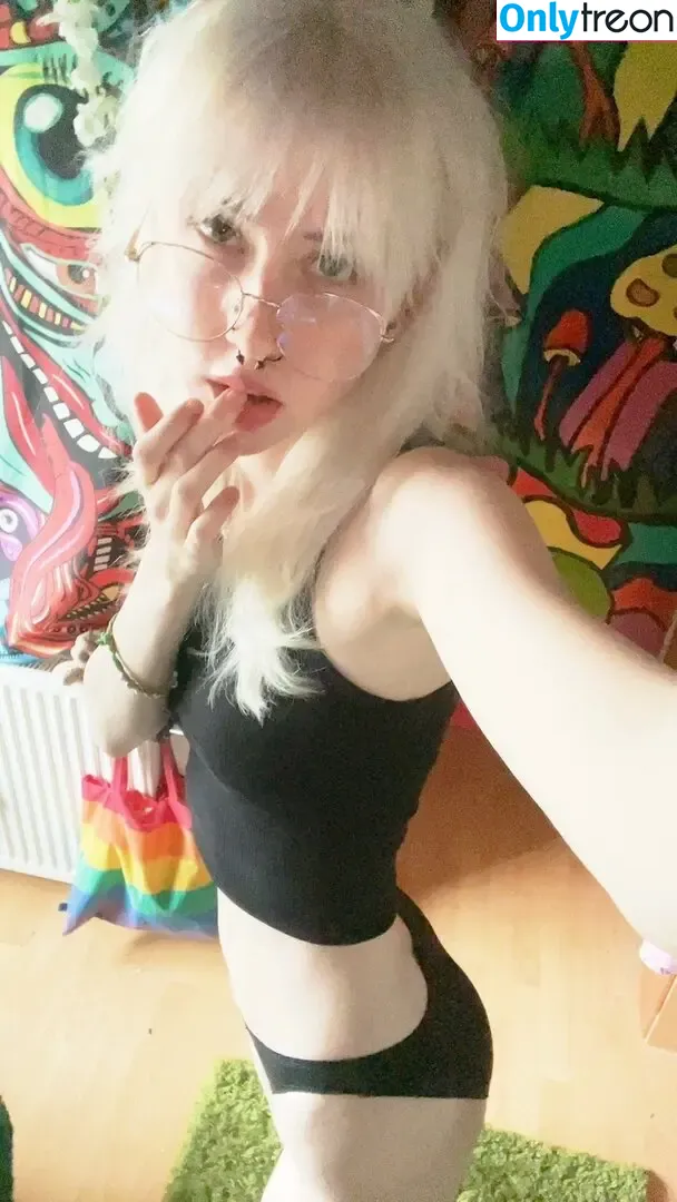 Gizmoer nude photo #0038 (Hellsantics)